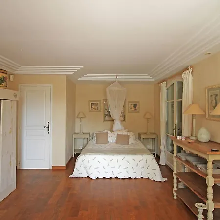 Beautiful With Swimming Pool In Sur Mer קבלייר-סור-מר